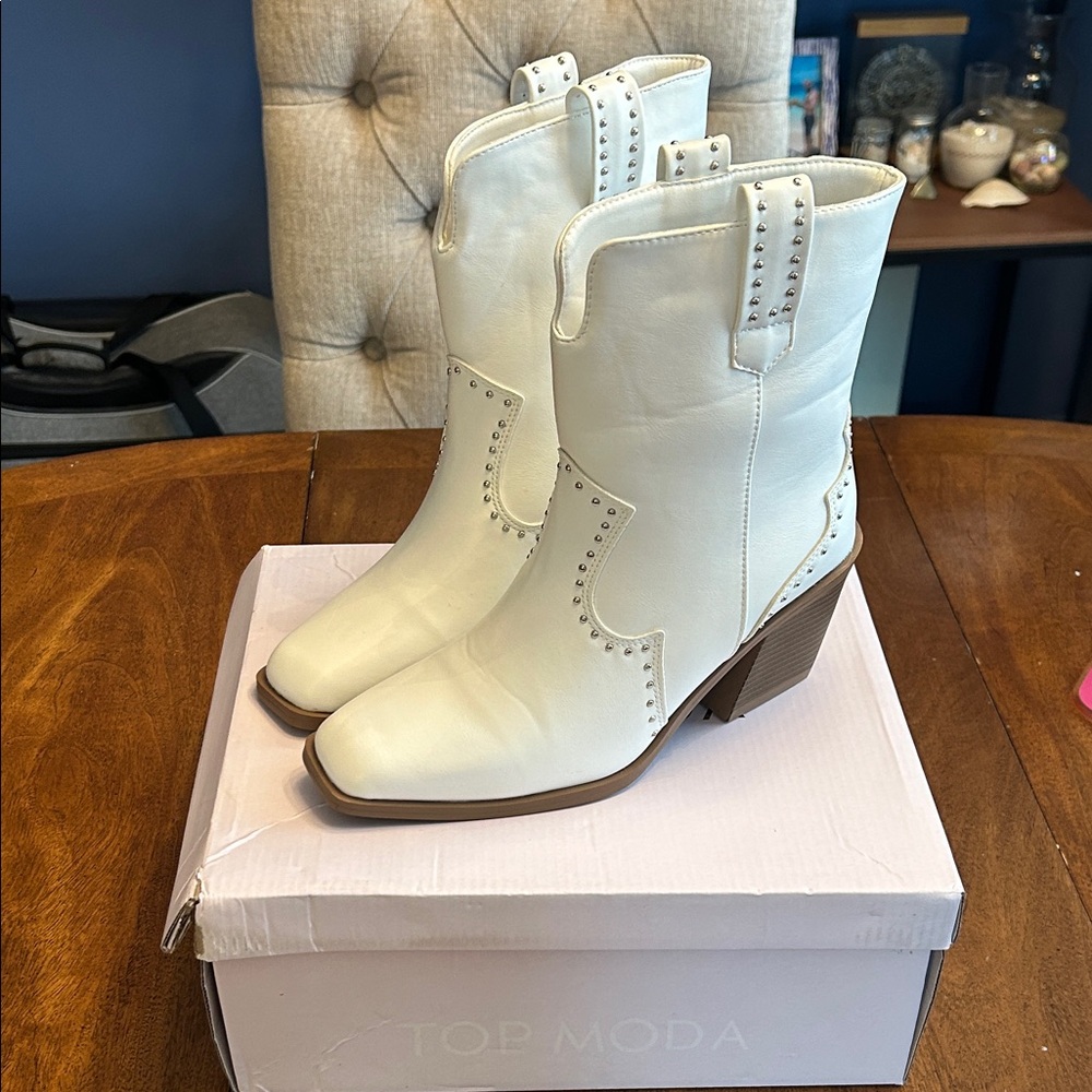 TOP Moda Cream Western Heeled Boots